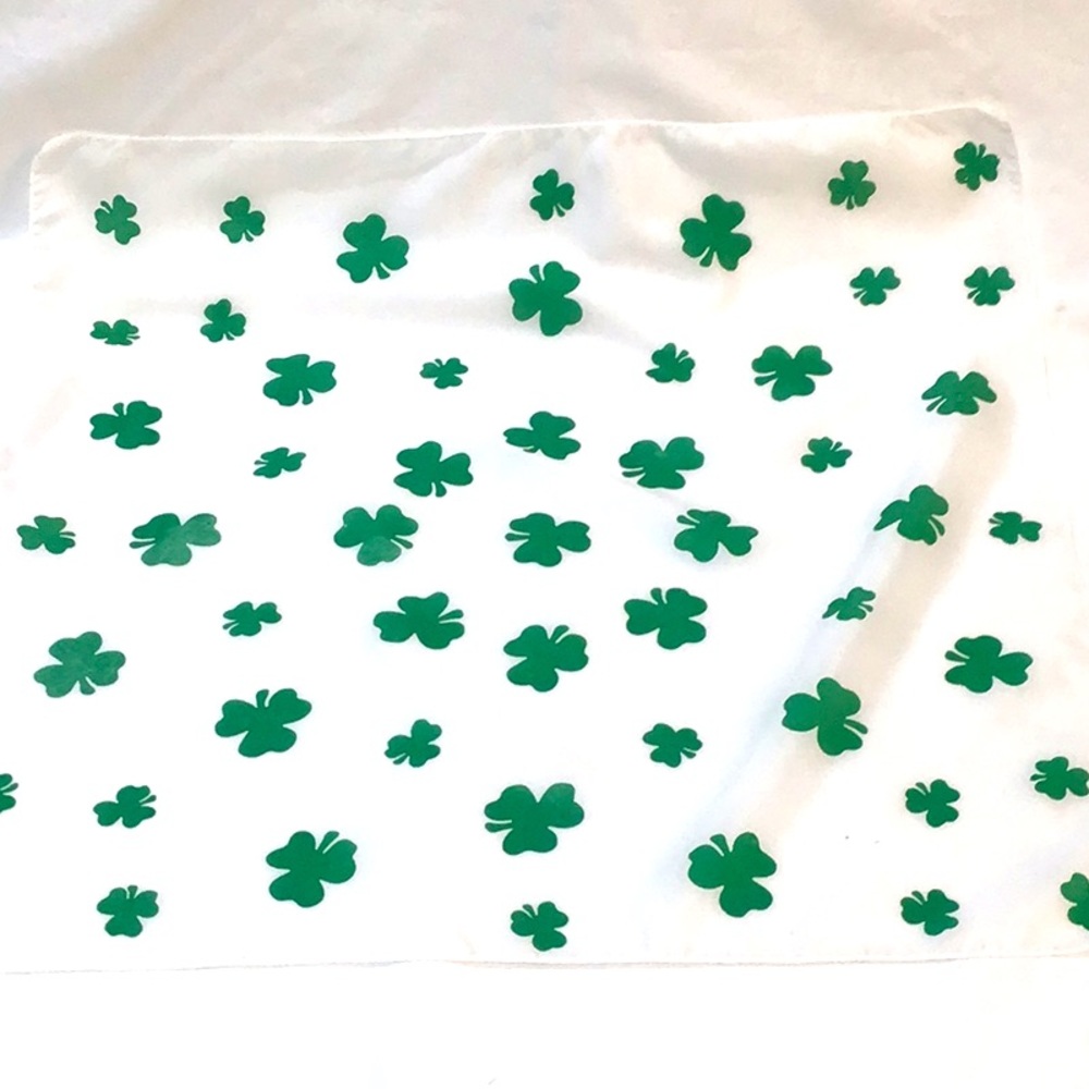 Green shamrocks scarf EUC